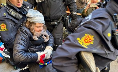 Норвежката полиция за кратко задържа днес природозащитничката Грета Тунберг по време на протест