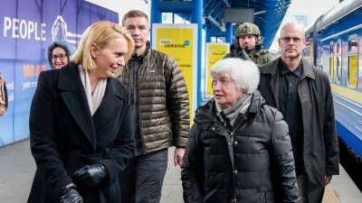 Американският финансов министър с изненадваща визита в Киев