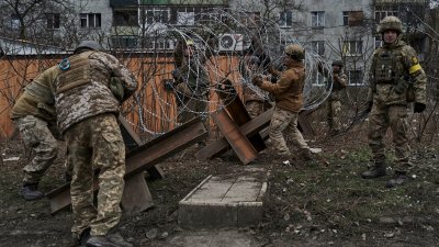 Киев: Няма решение за изтегляне на войските от Бахмут