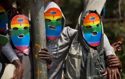 Уганда като Путин: Затягат примката около гейовете