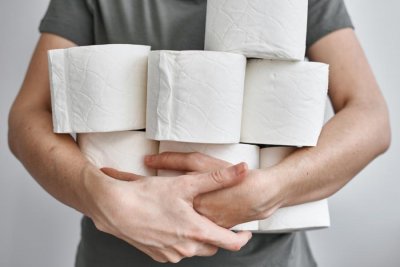 Драма и във WC-то: Тоалетната хартия скочи с 40%