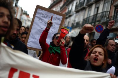 Хиляди демонстранти излязоха вчера по улиците на португалската столица Лисабон
