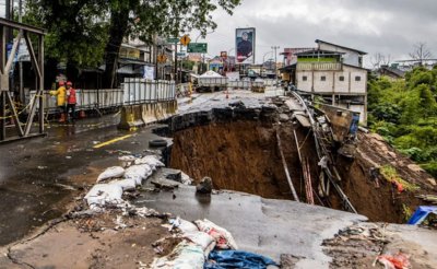 11 души загинаха след свлачище в Индонезия