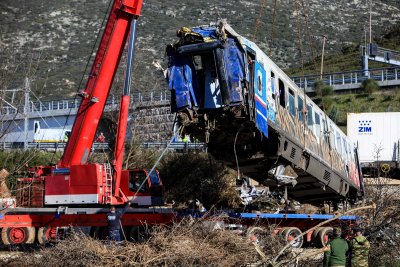Фондация дарява по 10 000 евро на близките на загиналите във влаковата катастрофа в Гърция
