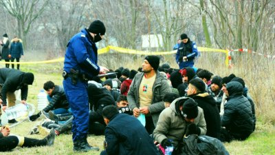Румънец е обвиняем за трафик на 25 мигранти през България