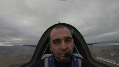 Дълггодишният летателен инструктор и изкусен майстор на акробатичните самолети Георги