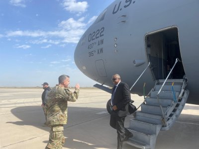 Шефът на Пентагона изненадващо пристигна в Ирак