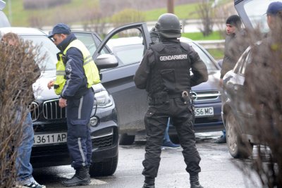Осем души са задържани при проведена днес полицейска операция в Петрич