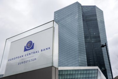 ЕЦБ: Потребителите очакват спад на инфлацията и ръст на заплатите