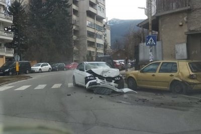 Катастрофа затруднява движението в кв. "Павлово" в София