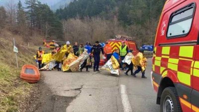 ЛИМ 2: Автобус с 40 деца падна в река в Алпите