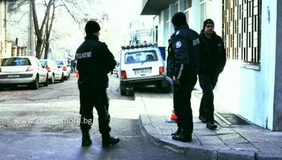 Арестуваха трима с дрога в центъра на Варна за последните