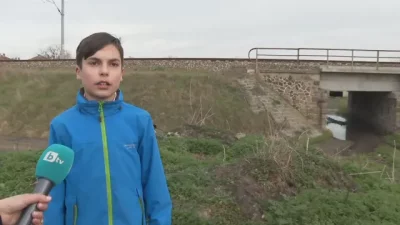 12 годишно момче от Бургас спря разразил се пожар край