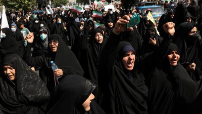 Жените които нарушават ислямския дрескод ще бъдат наказвани  Това заяви ръководителят