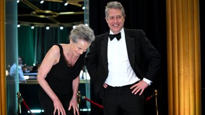 Британският актьор Хю Грант подпали социалните мрежи заради интервю което