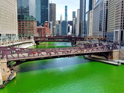 Река Чикаго беше боядисана в зелено преди деня на Св