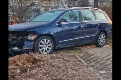 Истински погром: Жена помля няколко коли в "Младост 1" в София (ВИДЕО)