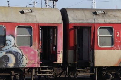 Двама машинисти на бързия влак от Бургас до София набиха началника