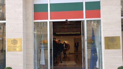 Посегателство срещу Българския културно информационен център в Скопие Като ответна реакция