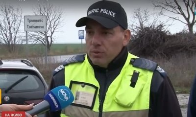 Двама бургаски полицаи отказаха подкуп от 200 евро предложен им