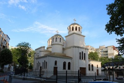 Грубо посегателство срещу църква във Варна Мъж хвърли коктейл Молотов