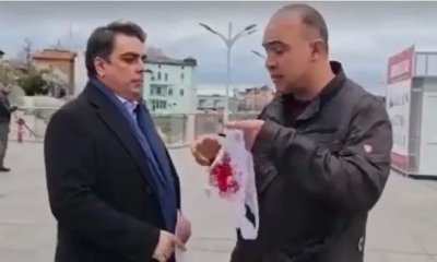 Отвратително: Посрещнаха Асен Василев с кървави гащи (ВИДЕО)