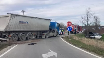 Шофьор на лек автомобил загина при тежка катастрофа в Шумен По