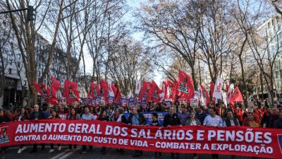 Хиляди протестиращи днес се стекоха в центъра на Лисабон за