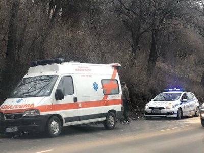 Челен удар между два автомобила на входа на село Долно