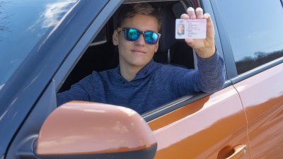 Без мощни коли за младите шофьори в Албания