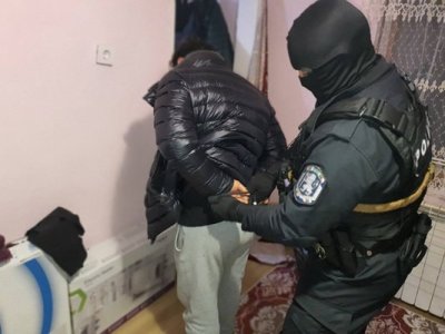Трима души са арестувани при специализирана полицейска операция в Гоце