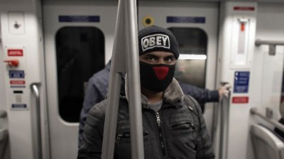 Гърция официално махна маските в обществения транспорт