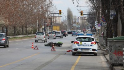 Моторист катастрофира на столичния булевард Сливница и улица Калофер  съобщава БГНЕС Все