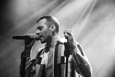 Руши пее за феновете си в София и Пловдив