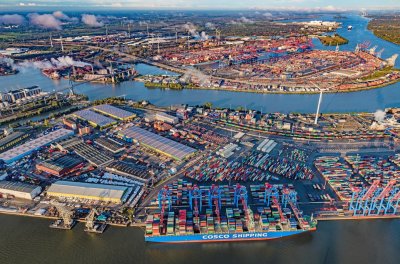 Най голямото пристанище за товари в Германия това в Хамбург