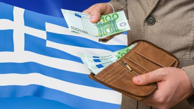 Минималната заплата в Гърция почти изравнява средната