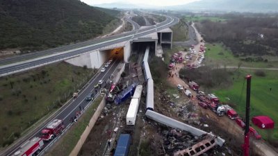 Още двама железничари са разследвани за влаковата катастрофа в Гърция