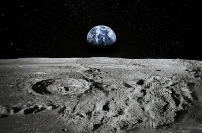 Учените отдавна знаят че на Луната има вода но все