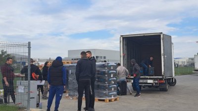 Машините за гласуване в Пловдивско потеглиха към секциите под засилена полицейска охрана (СНИМКИ) 