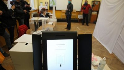 100 са обработените протоколи от изборните секции в чужбина С