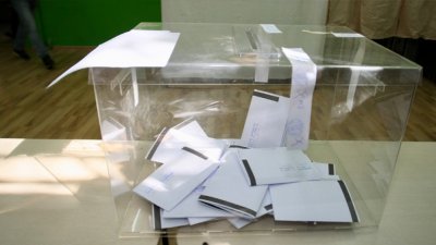 В 11 часа българско време  приключи гласуването в най рано отворилите изборни секции в Оукланд