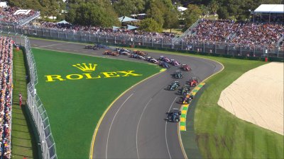 Гран При на Австралия: Масова катастрофа и на рестарта