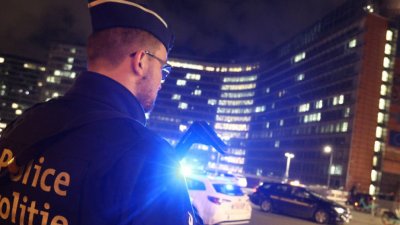 Тази нощ белгийската и германската полиция обискираха офиса на Европейската народна