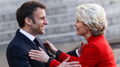 Френският президент Еманюел Макрон пристига на официално тридневно посещение в