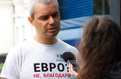 Лидерът на Възраждане Костя Копейкин се извини на журналистката от