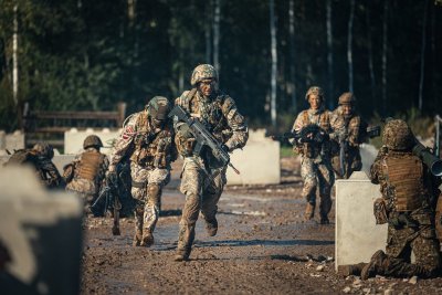 Парламентът на Латвия гласува за възстановяване на задължителната военна служба