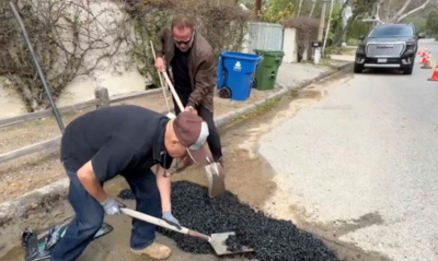 Шварценегер пълни дупки с асфалт в Лос Анджелис