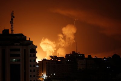 Израел нанесе въздушни удари в Ливан в петък в рязка