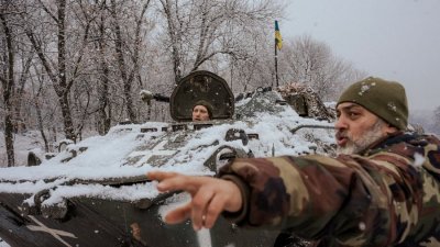 Сняг и студ сковаха западната част на Украйна Обилният снеговалеж