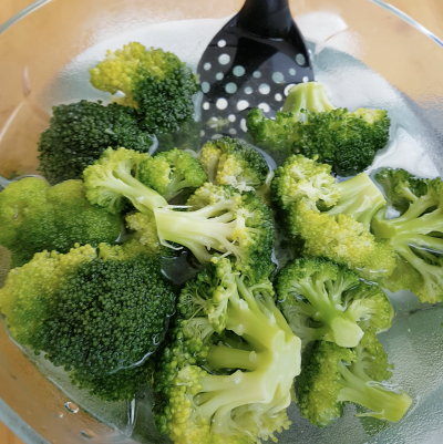 Учени откриха че консумацията на броколи подобрява чревното здраве на